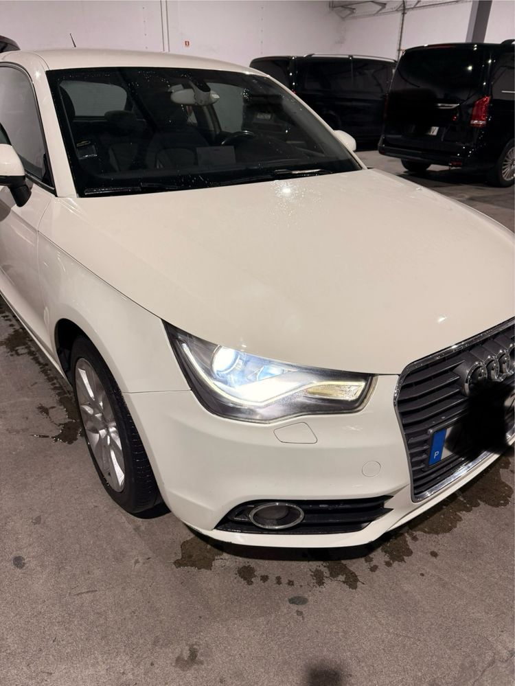 Audi A1 1.6 TDI - 2012 - Branco - 2 Portas