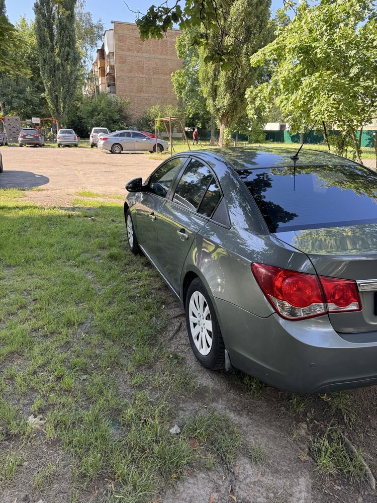 Продам шеврошет круз 1.8 2012 р автомат один власник