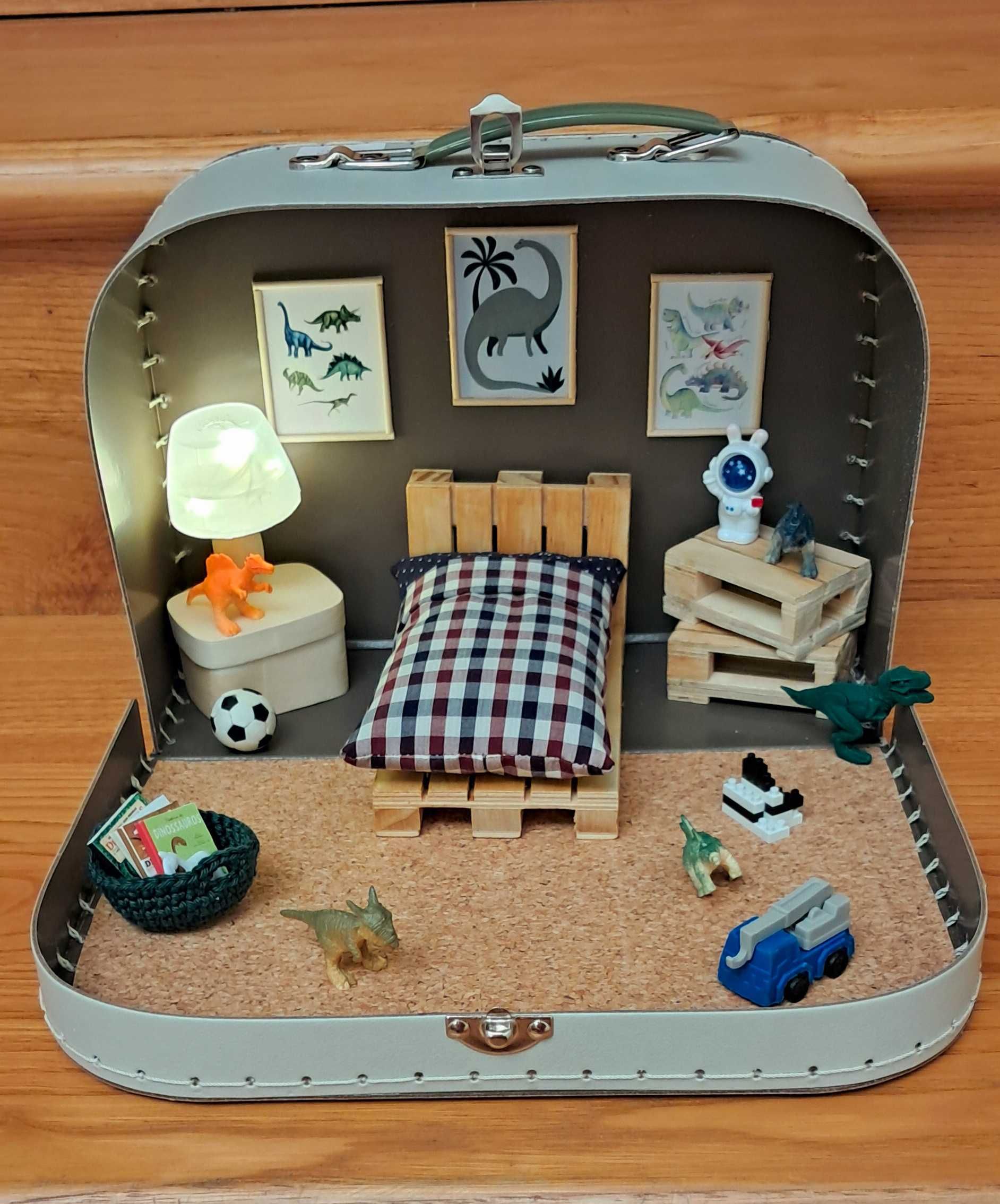 Malinha Casa de Bonecas Dinossauros