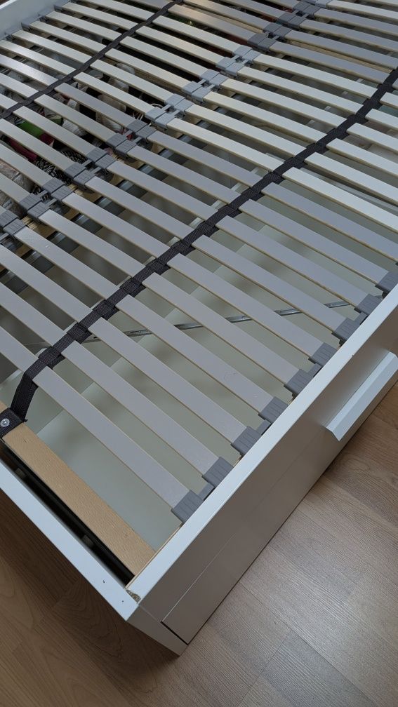 Cama com arrumação + 2 Estrados