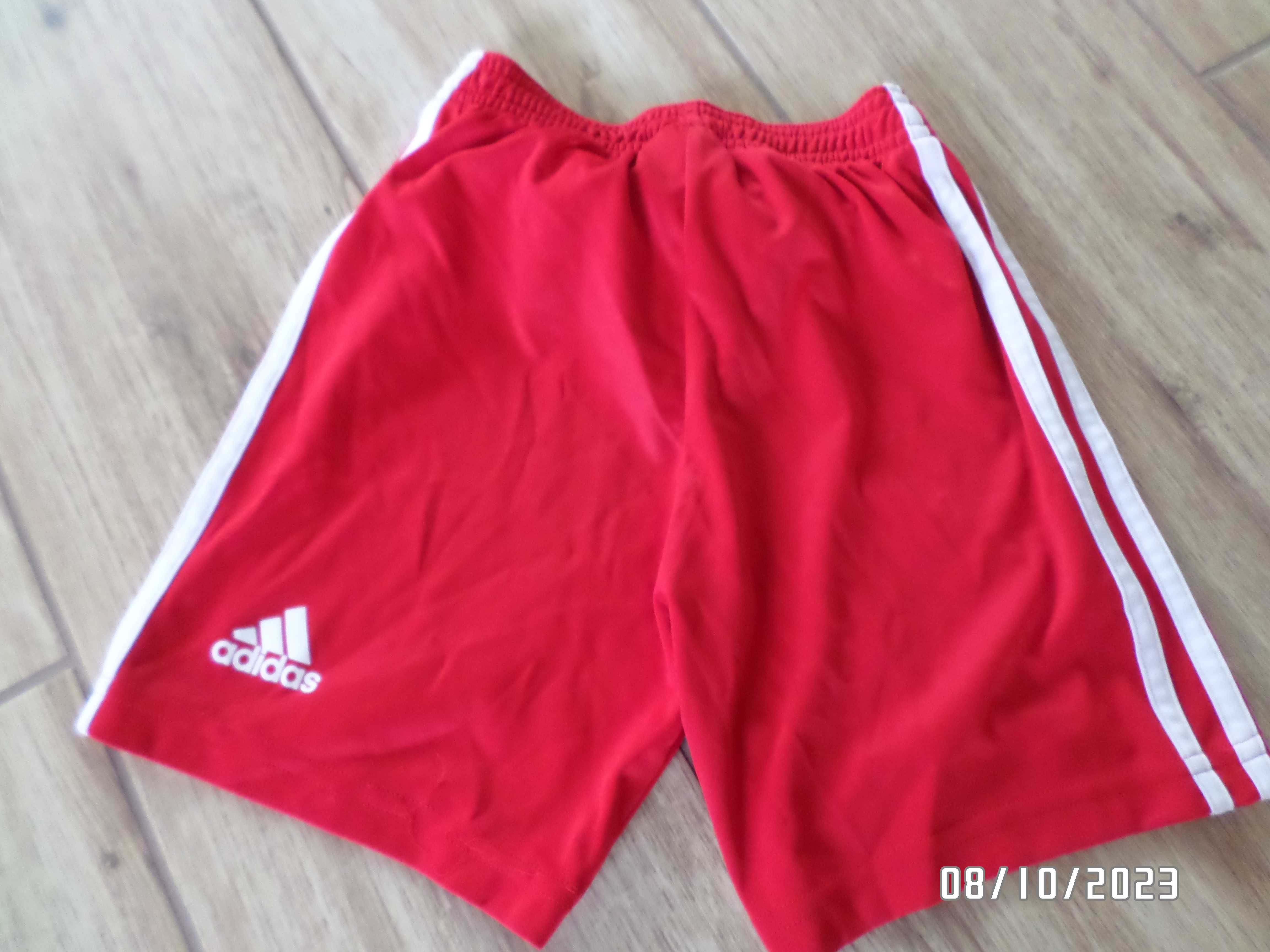 Piłkarskie chłopięce  sportowe spodenki -Adidas-110 cm-LIVERPOOL