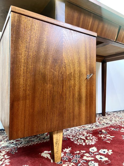 Biurko PRL Typ 20-21 patyczak M Puchała orzech mat vintage renowacja