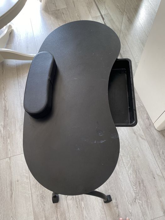 Stolik do manicure mobilny