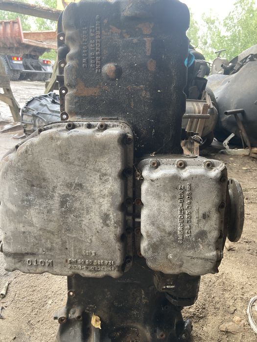 Мерседес W124 поддон масляний 4 MATIC 4X4 1243350406