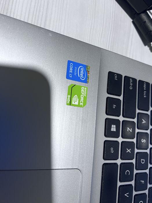 Ігровий ноутбук ASUS I7-5500U  NVIDIA GEFORCE 940m