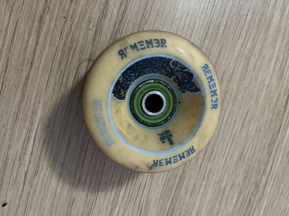 Rodas de skate com rolamentos incluidos