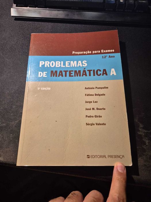 Vários livros de apoios a Matemática e Português