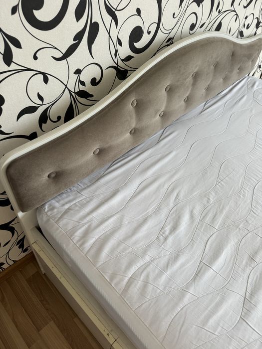 Двоспальне ліжко