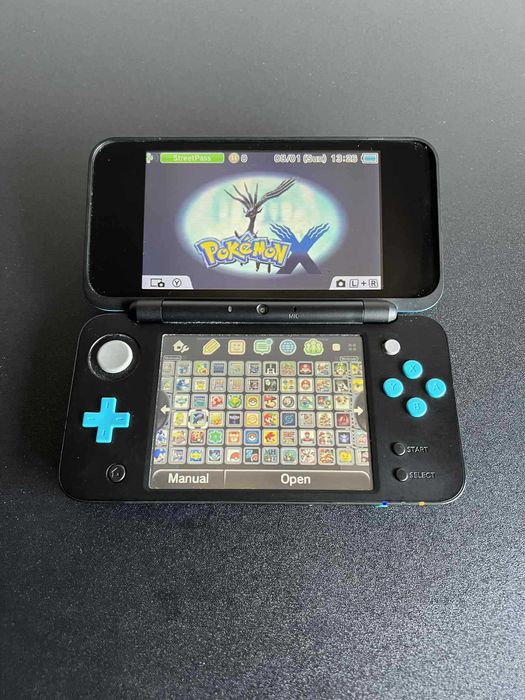 New Nintendo 2DS XL Preta/Azul com 100+ Jogos