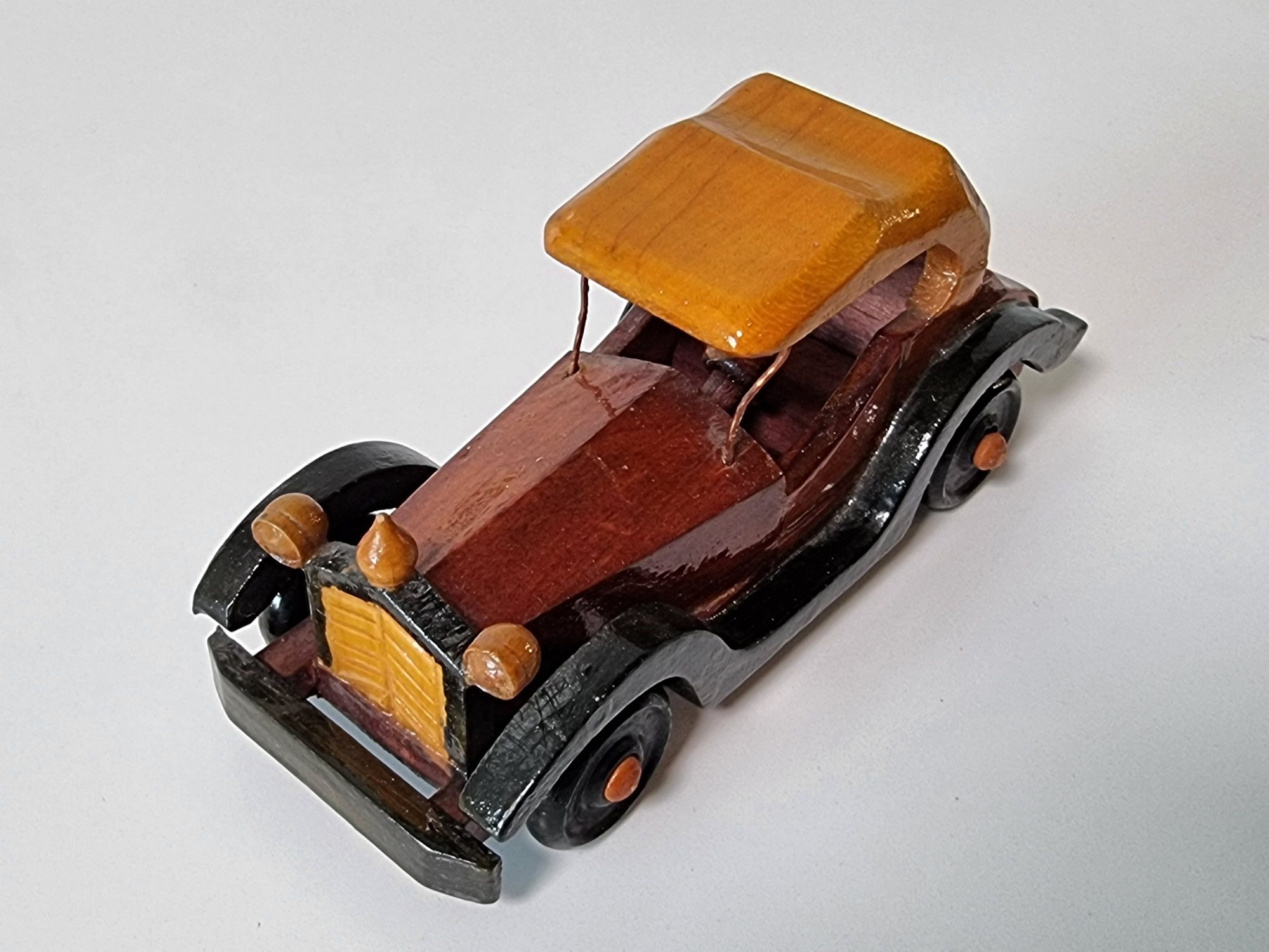 Carro de madeira miniatura