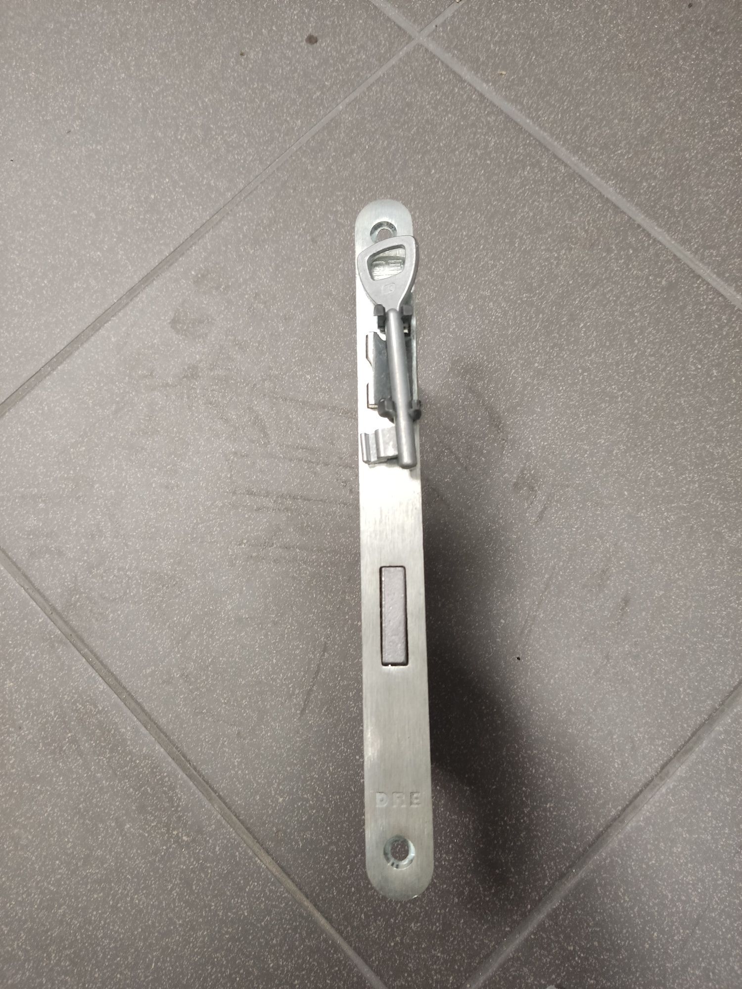 Zamek do drzwi DRE LOB ASSA Abloy srebrny wpuszczany prawy