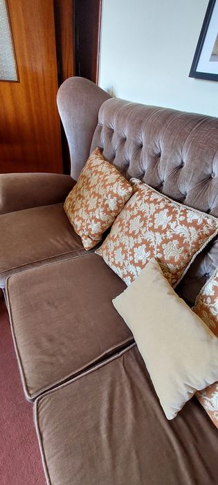 Sofás de veludo estilo antigo