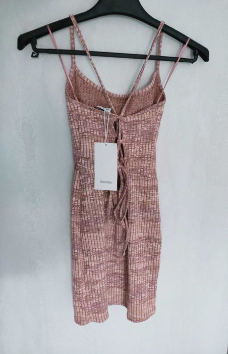 Sukienka z wiązaniem na plecach Bershka mini na wiosnę lato elastyczna