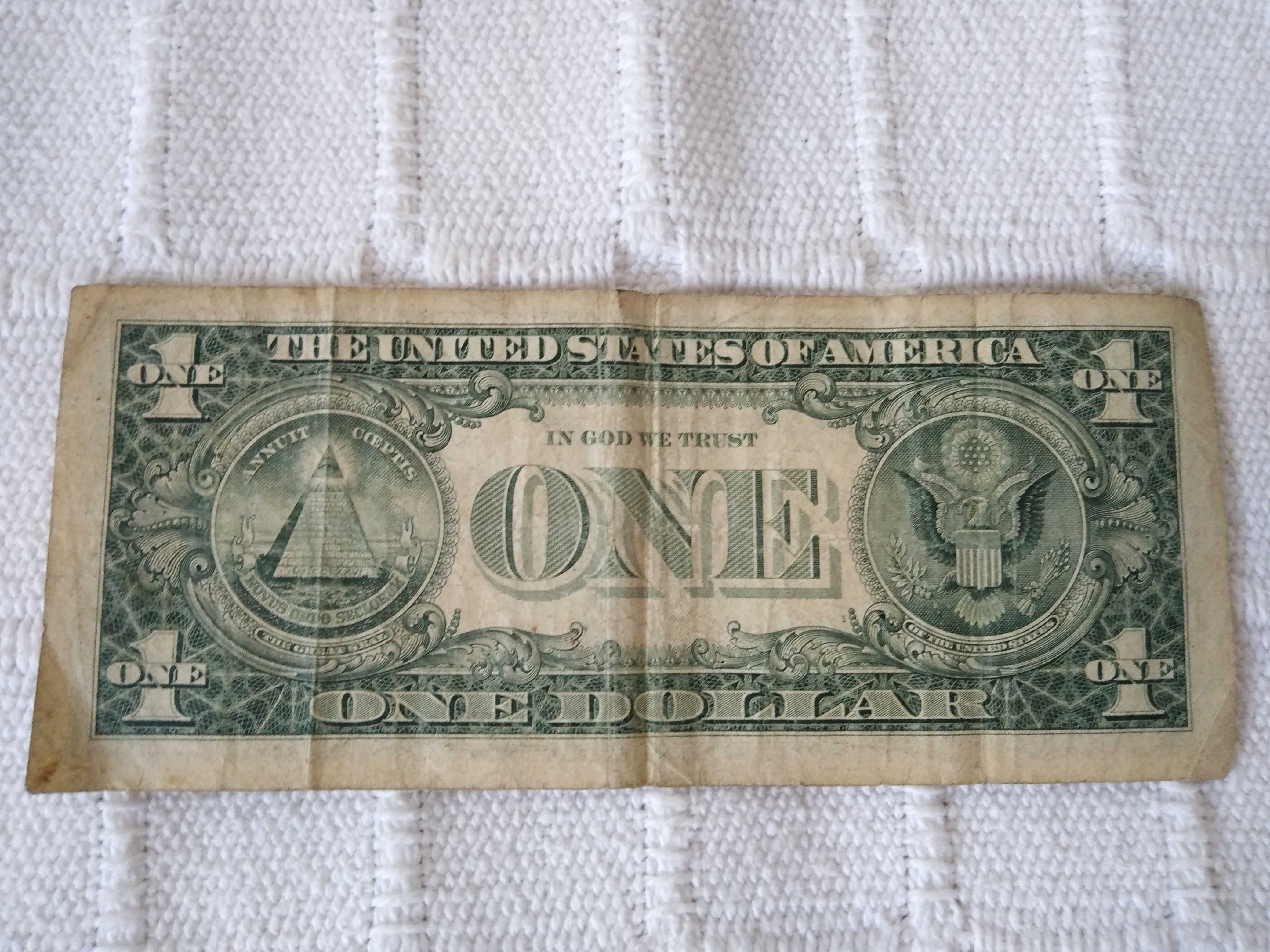 Cinco Libras Inglesas (Five Pounds) 2002 + Doláres Americanos