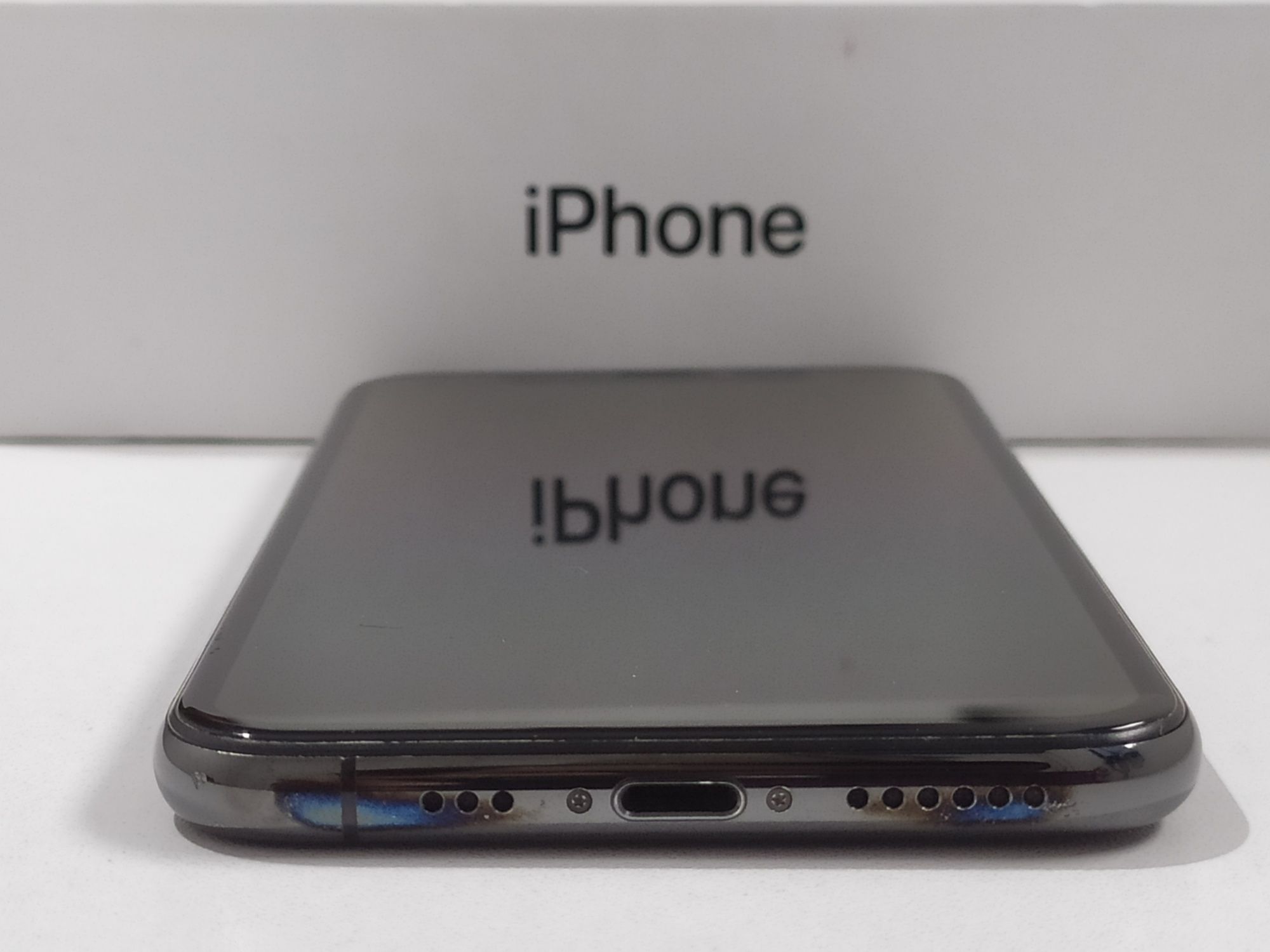 IPhone XS 64 ГБ не вмикається