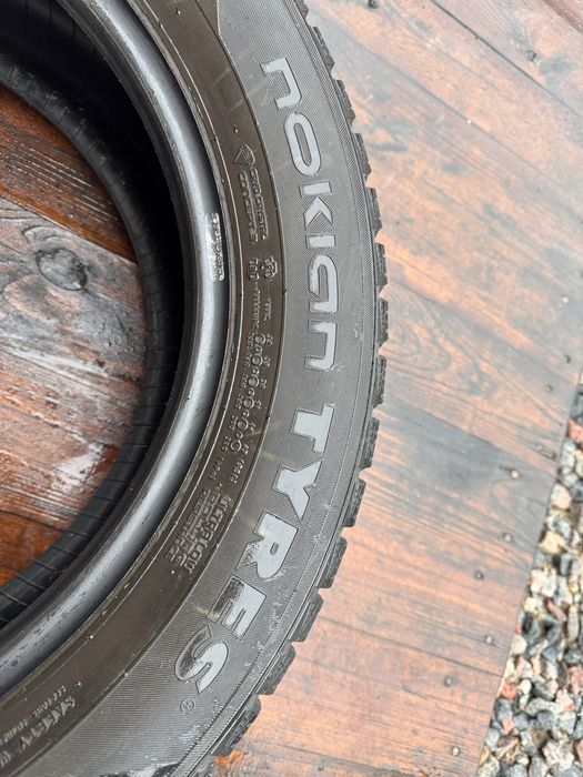 Зимові шини 205/60/R16