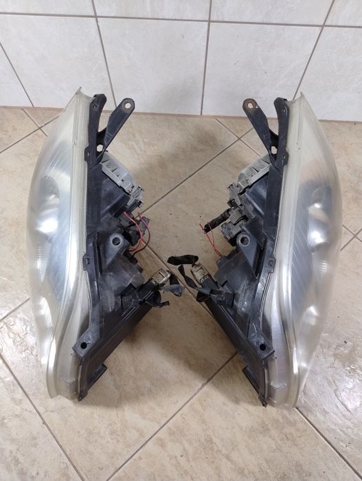 Toyota Avensis t25 03-06 lampa reflektor prawy lewy komplet Europa