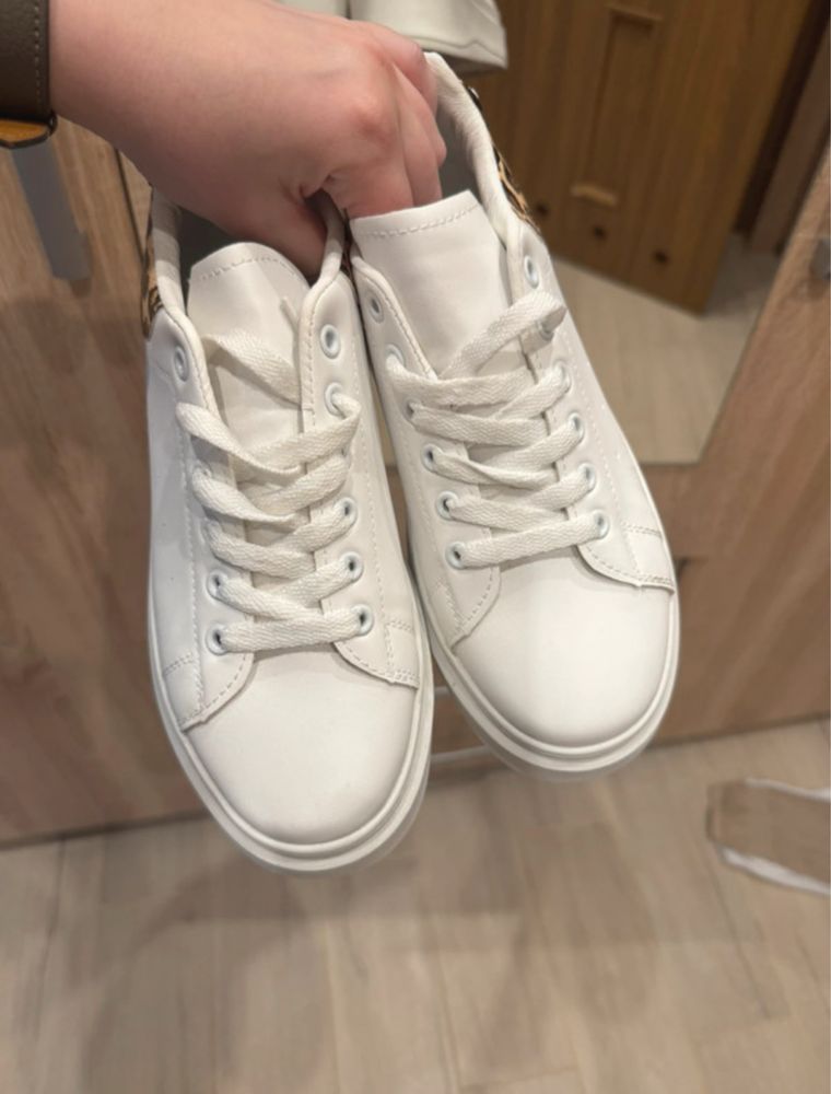biale buty na wysokiej podeszwie butik