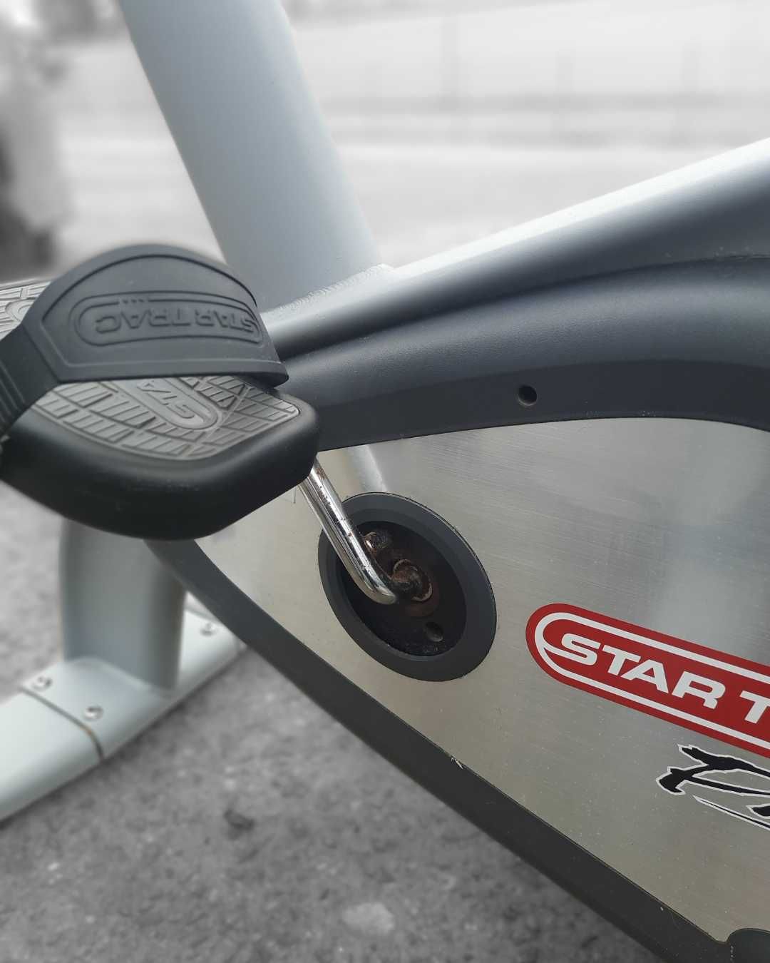 Stacjonarny rower pionowy treningowy Star Trac PRO