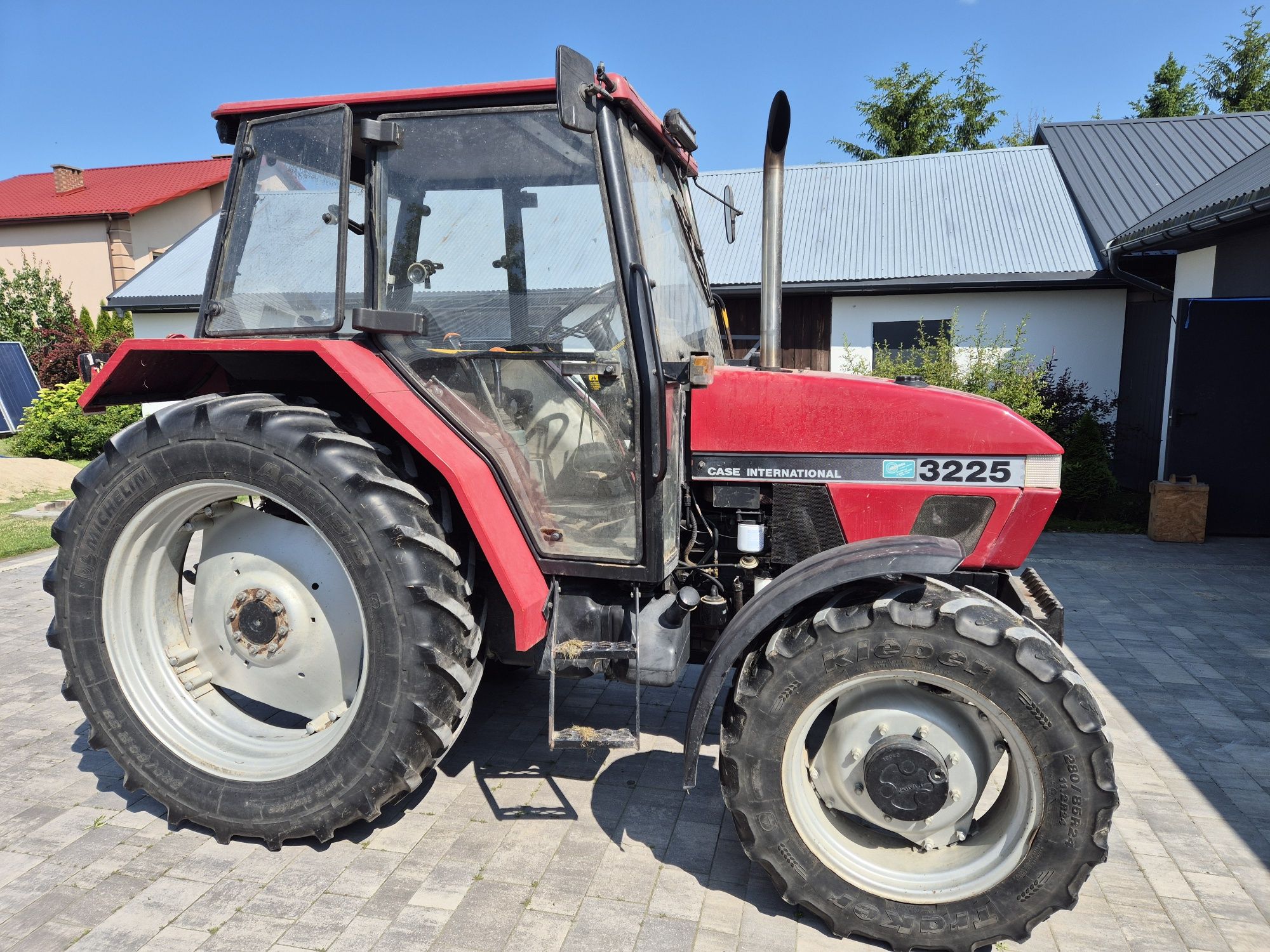 Case 3225_60km_Turbo_ stan BDB_4x4