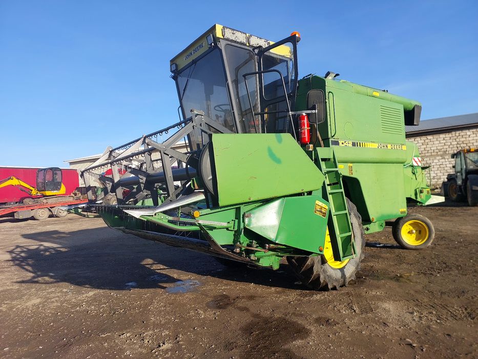 Комбайн john deere 1042 техніка в  доглянутому стані