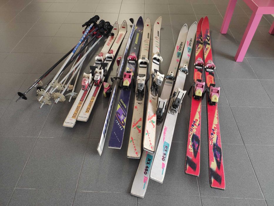 Skis e bastões retro/vintage