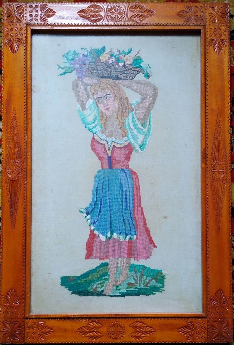 Вышитая картина "Девушка с корзиной"