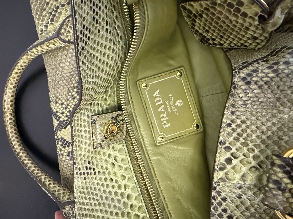 Сумка Prada из питона. Оригинал!