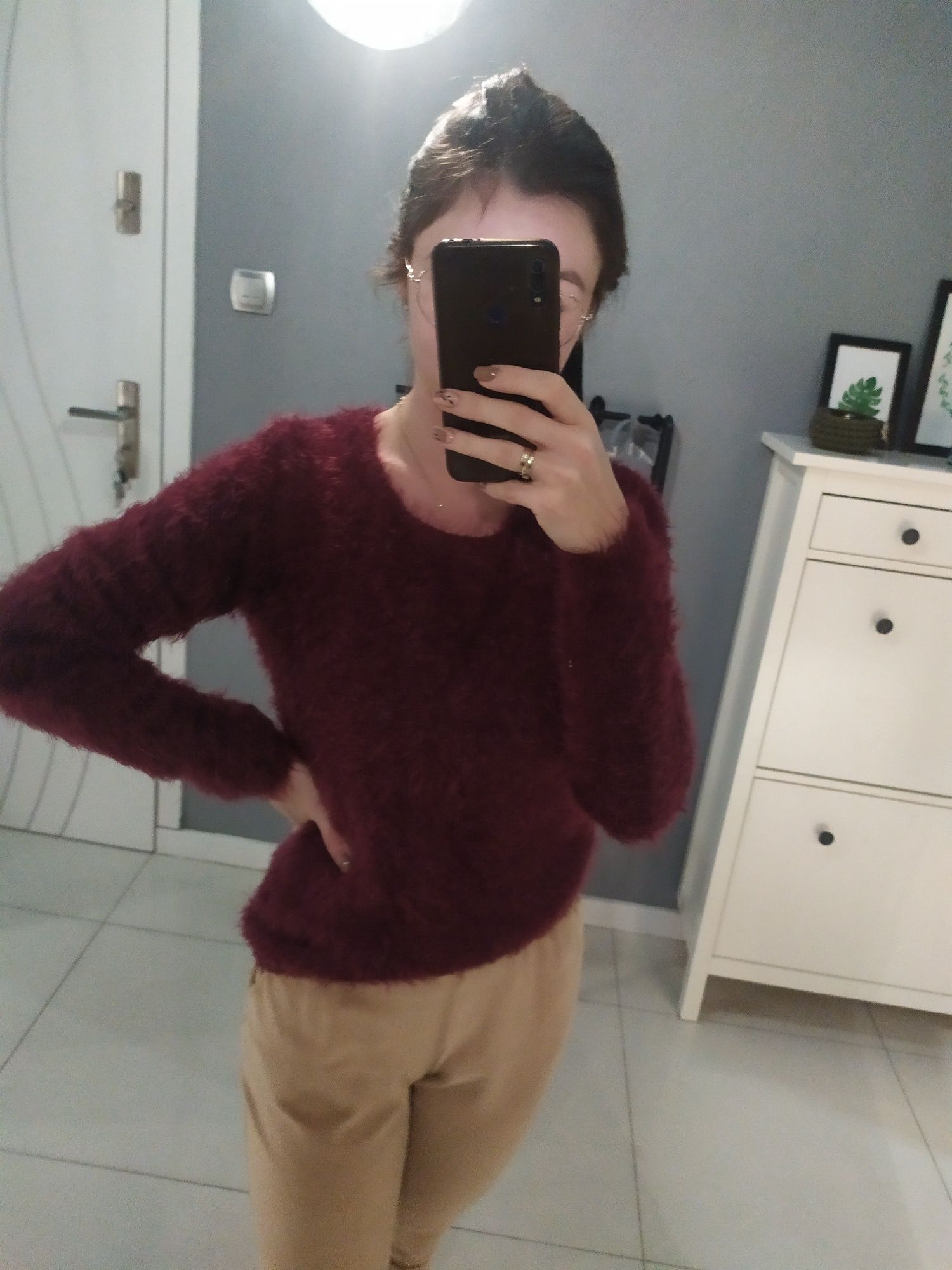 Burgundowy sweterek