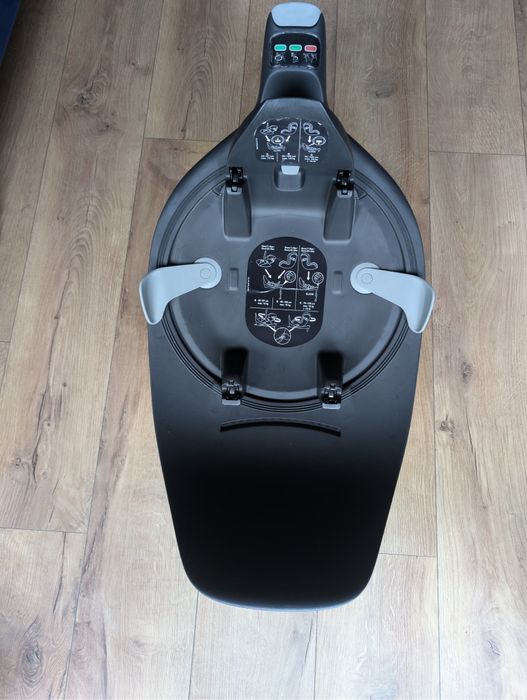 Fotelik Cybex cloud T i-size z bazą.