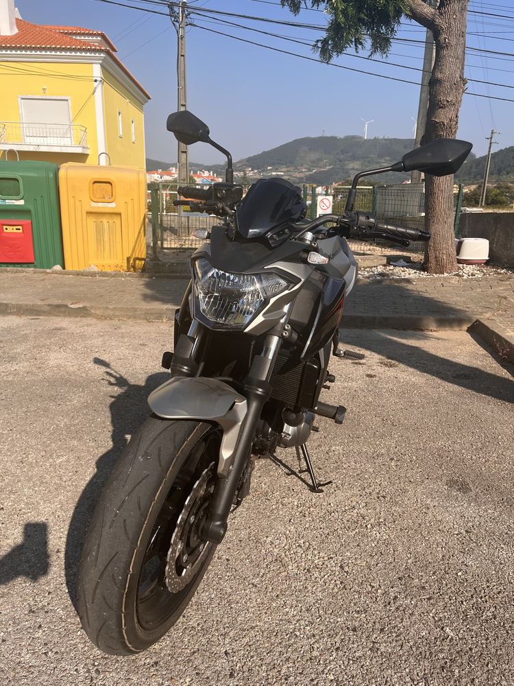 Kawasaki Z650 com apenas 10.500 km