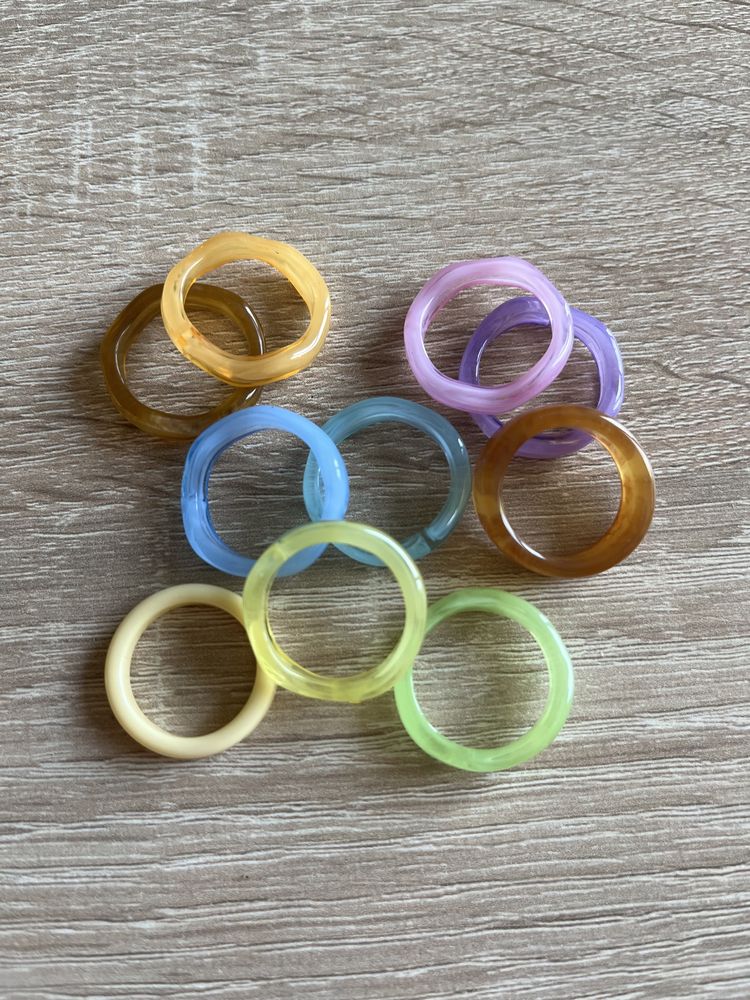 Kolorowe pierścionki