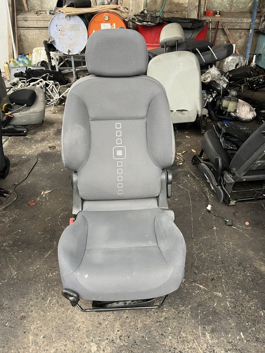 Продам сиденья берлигнго б9 кузов оригинал L