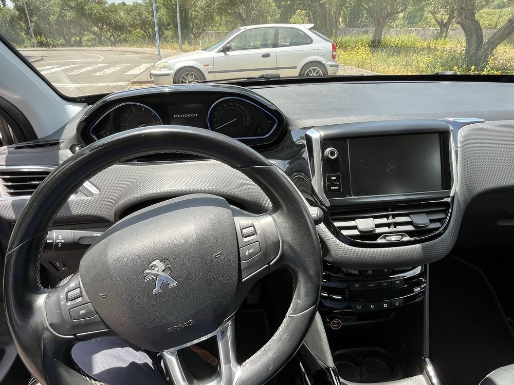 Peugeot 2008 1.2 PureTech Allure 2016