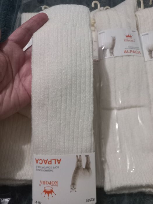 Теплі підколінники/гольфы із шерсті альпаки, білі і різнокольорві .