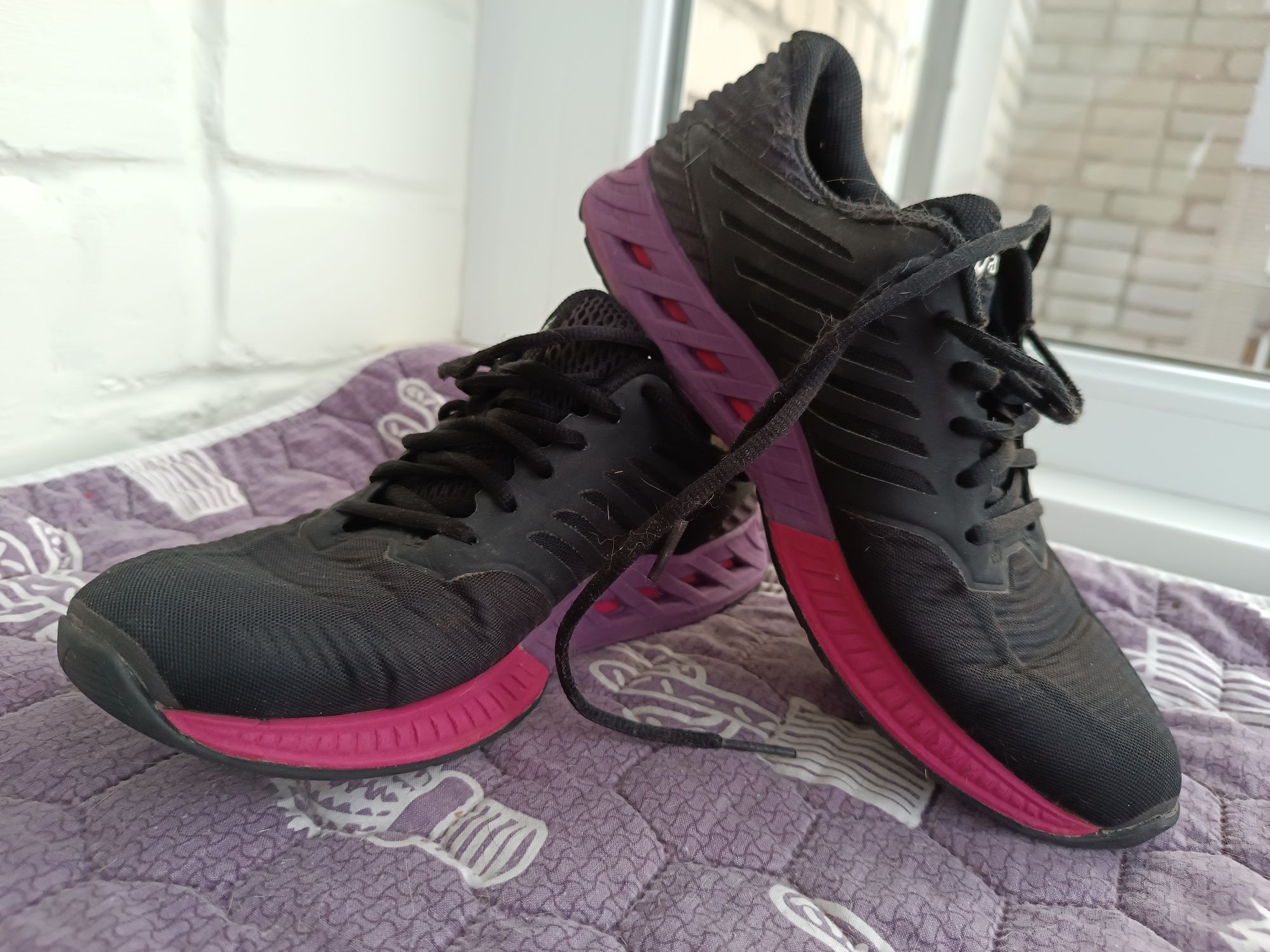 Продам летние кроссовки ASICS