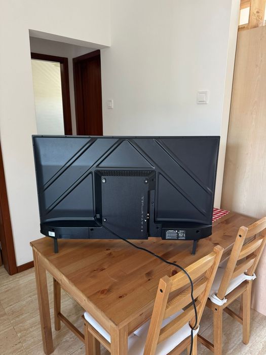 TV Hisense 40" com 1 ano de uso