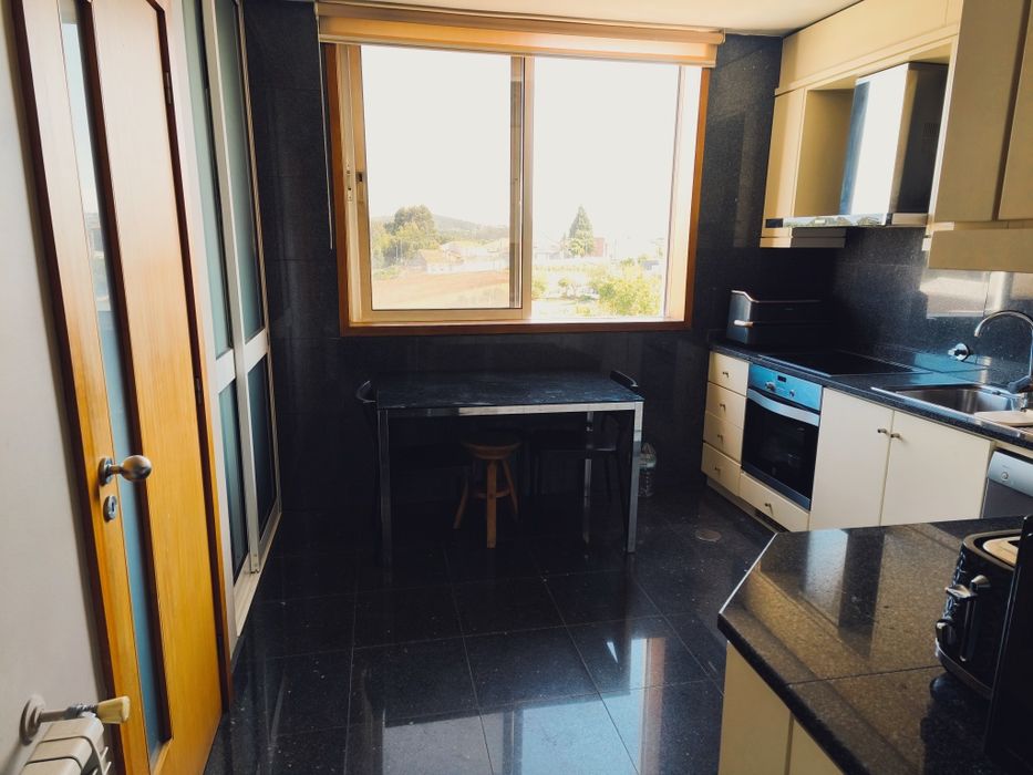 Apartamento T3 -Box -Solário - 220mts² (Maia)