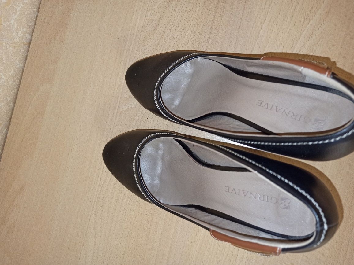 Жіночі туфлі Girnaive (39 розмір)