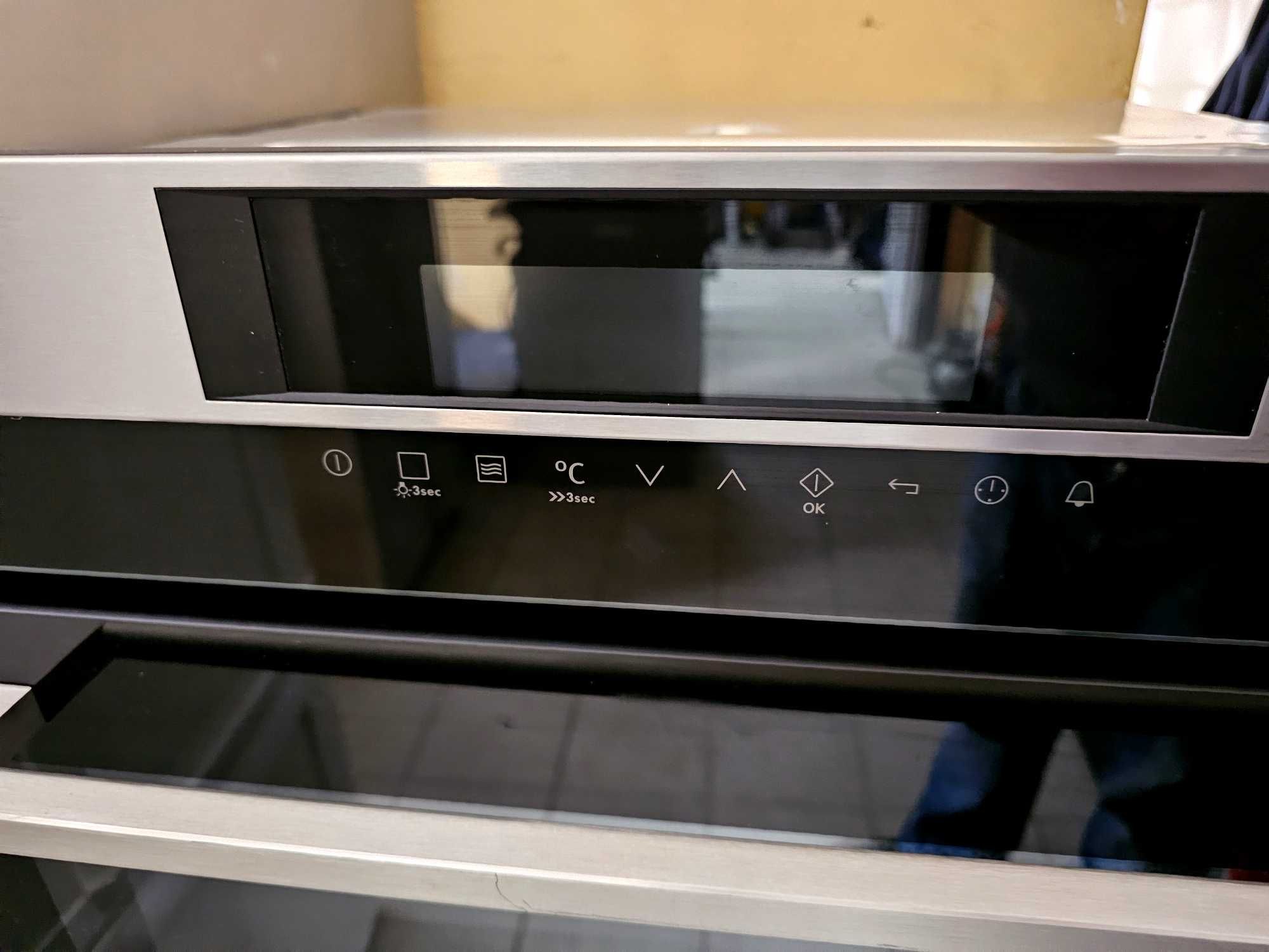 Piekarnik kompaktowy AEG z mikrofalą CombiQuick | seria 7000 | gw3mce