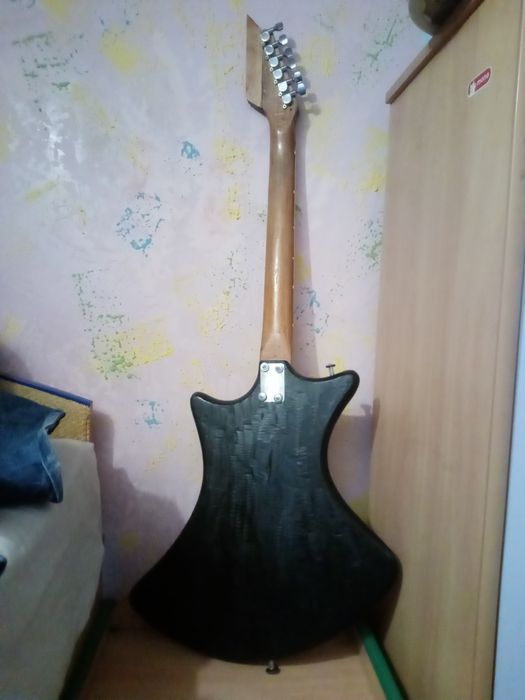 Продам електрогітару в стилі "punk"