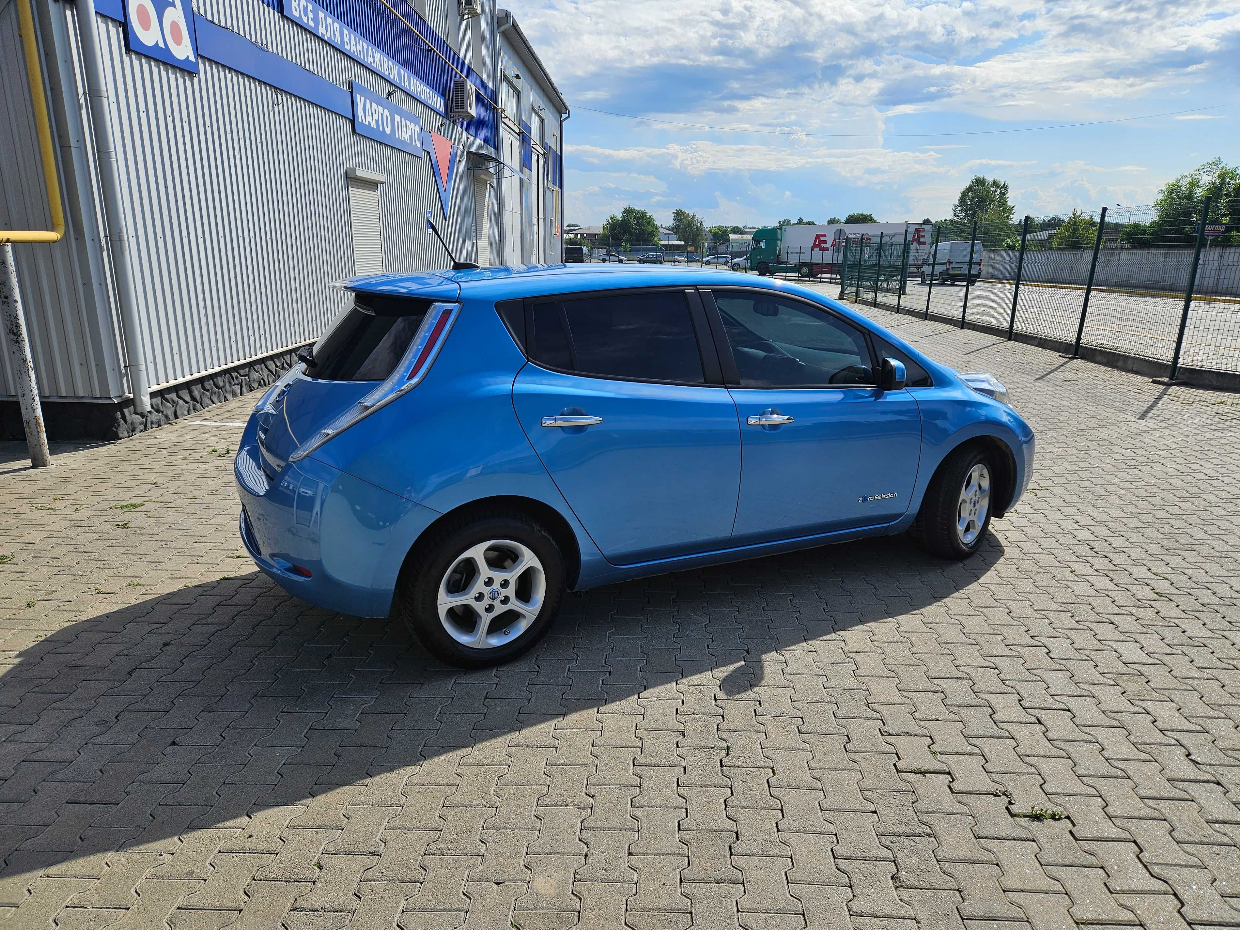 Nissan Leaf SV 2013