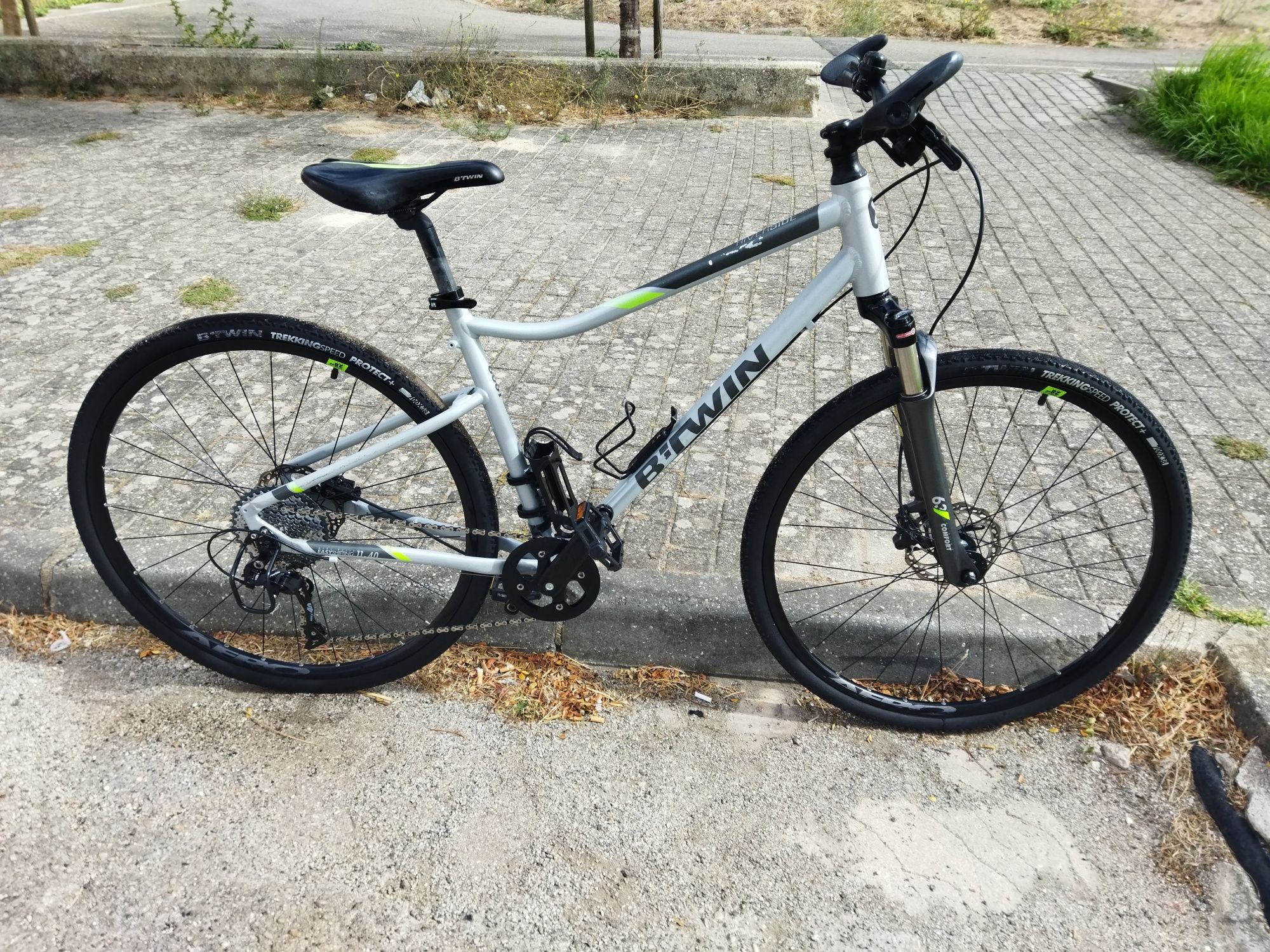 Bicicleta de Trekking Riverside 900 Cinza