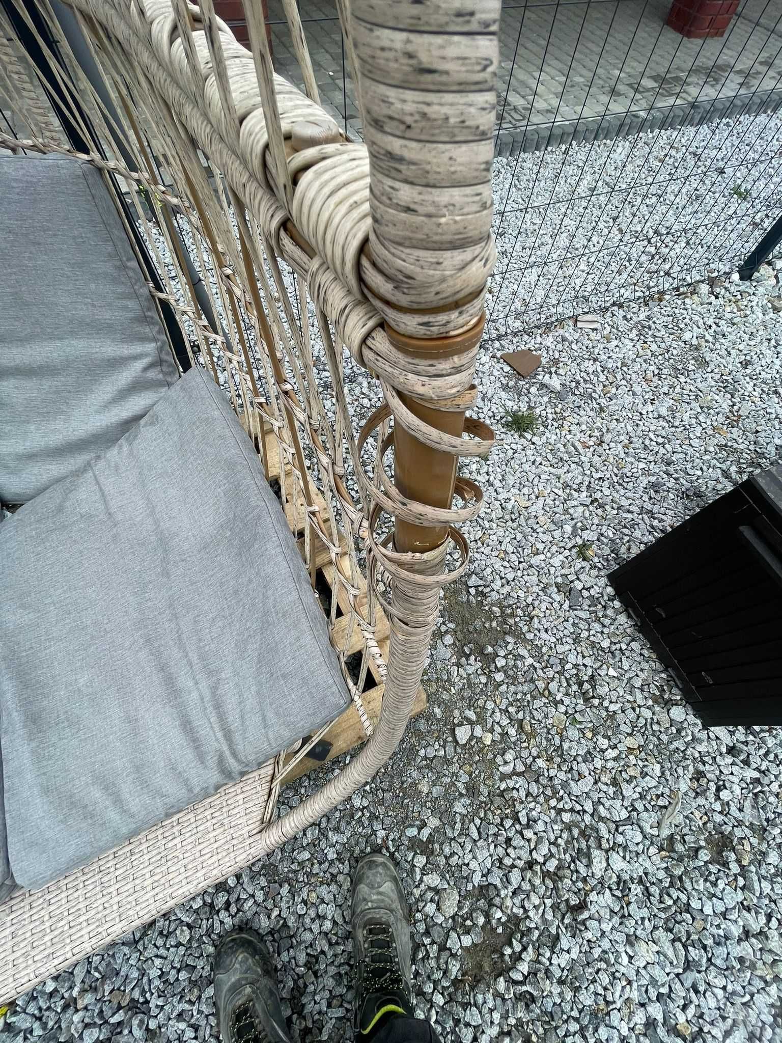 Fotel kokon wiklinowy z poduszkami