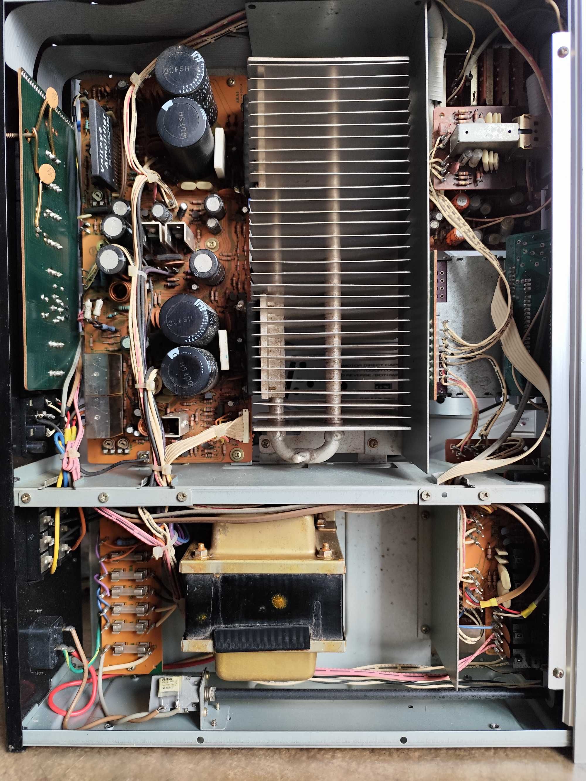 wzmacniacz Akai AM-U04