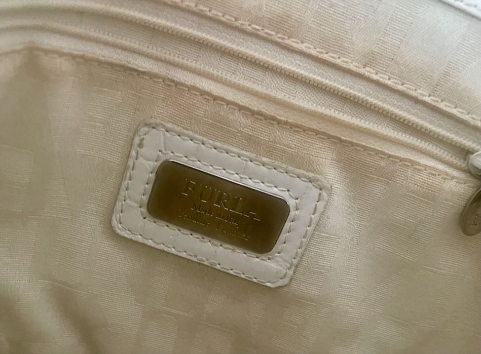 Mala Furla branca em pele