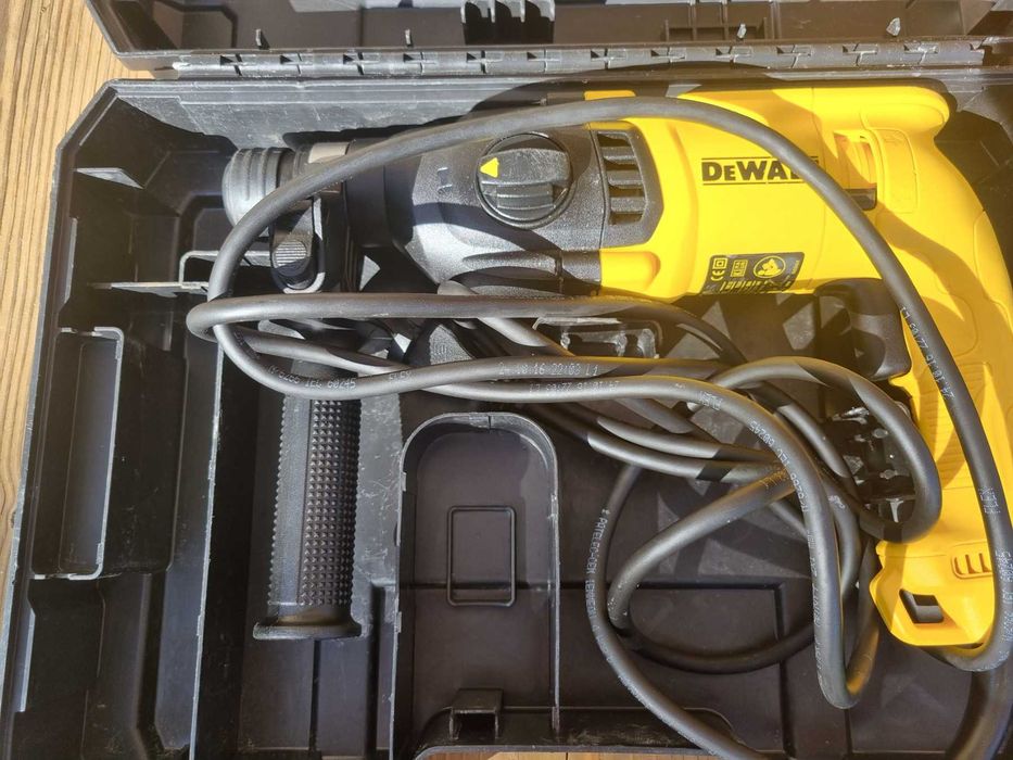 Młotowiertarka DeWalt D25032 moc 710W