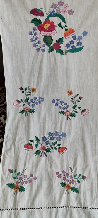 Вишиті старовинні фіранки, шторки.