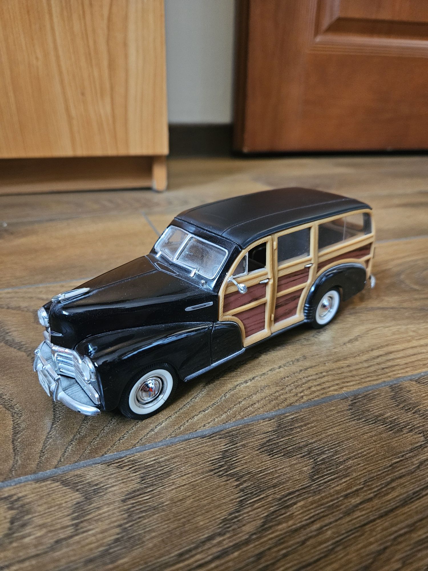 Welly 1948 Chevrolet Fleetmaster Woody Wagon w skali 1:18