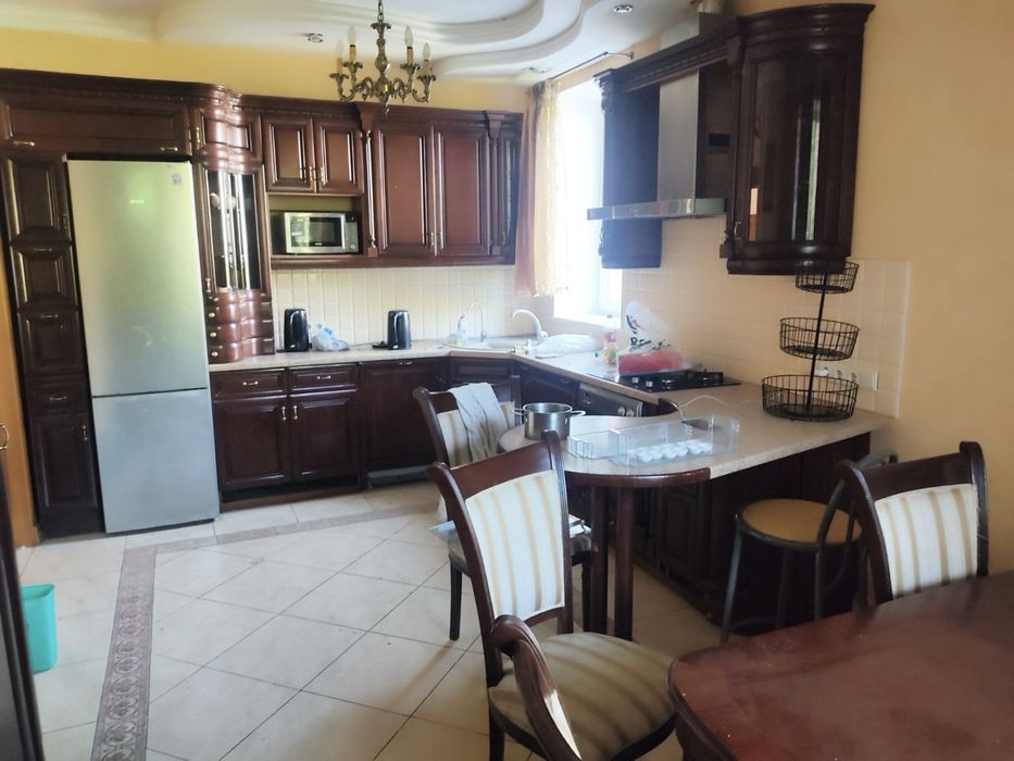 Оренда будинку для сімʼї, під офіс